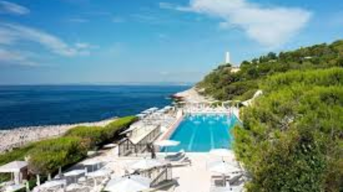 Cap Ferret Four Seasons